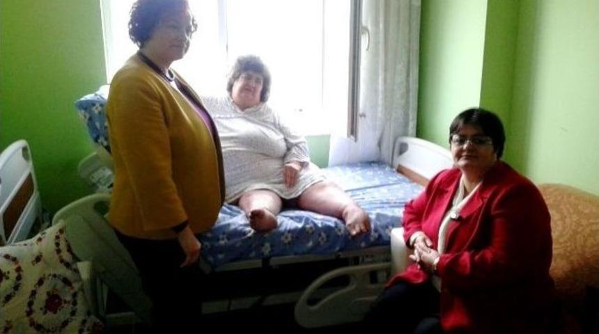 Fil Hastası Kadını Ziyaret Ettiler