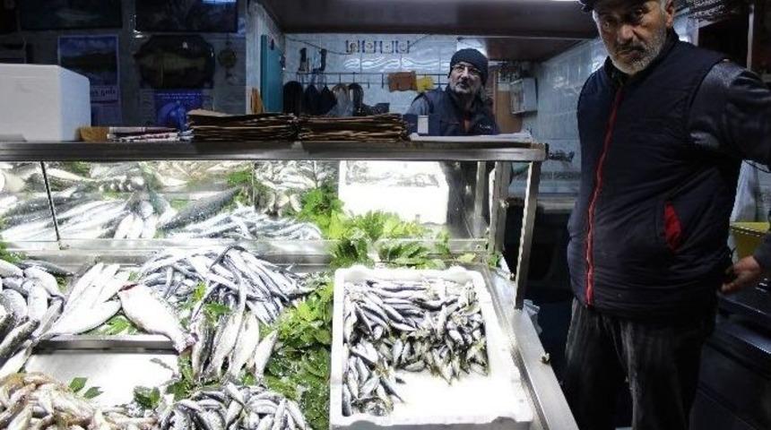 Balık Fiyatları Y&uuml;kselişini S&uuml;rd&uuml;rd&uuml;
