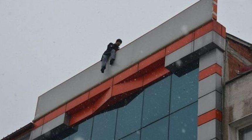 Bor&ccedil;ları Y&uuml;z&uuml;nden İntihara Kalkıştı