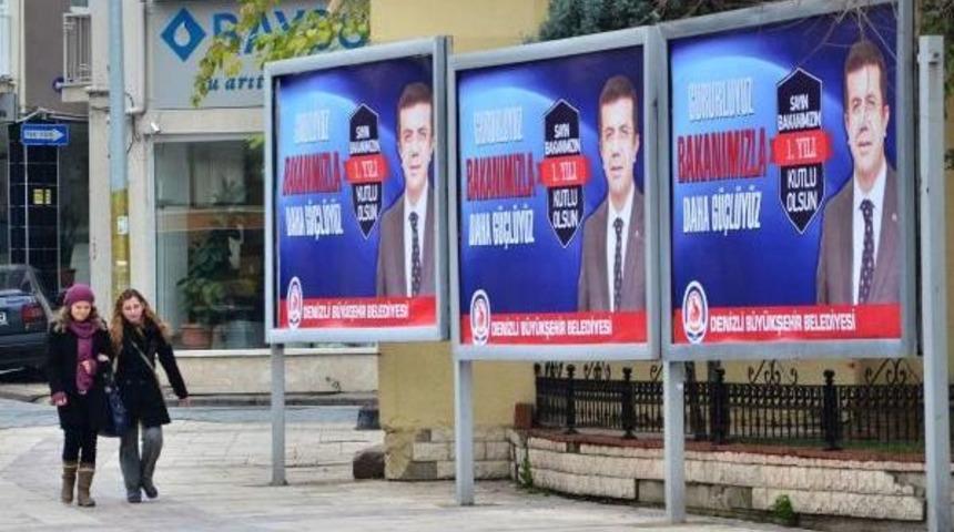 Denizlili Bakana Bıllboardlu Kutlama