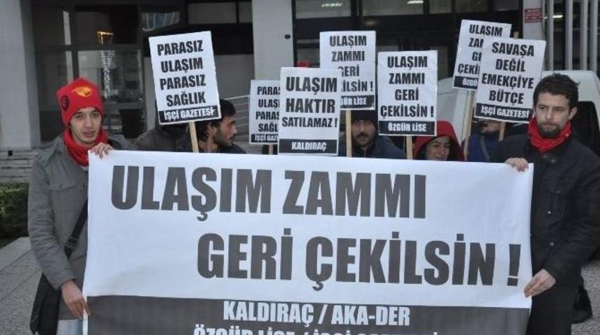 İzmir&rsquo;de Ulaşım Zammı Eylemi