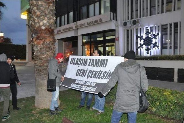 İzmir’de Ulaşım Zammı Eylemi