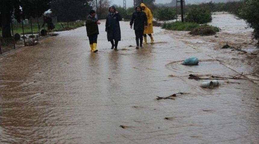 Arsuz&rsquo;da Şiddetli Yağış Hayatı Fel&ccedil; Etti, Bazı Mahalleler Sular Altında Kaldı