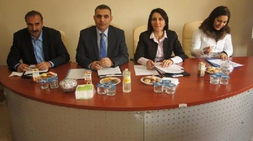 Iğdır'da Belediye Meclisinde T&uuml;rk&ccedil;e, Azerice Ve K&uuml;rt&ccedil;e Yeni Yıl Kutlaması