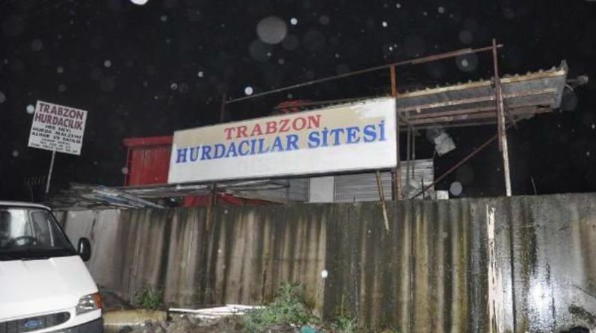 Atık Klor T&uuml;p&uuml;nden Gaz Sızdı: 3 Kişi Zehirlendi