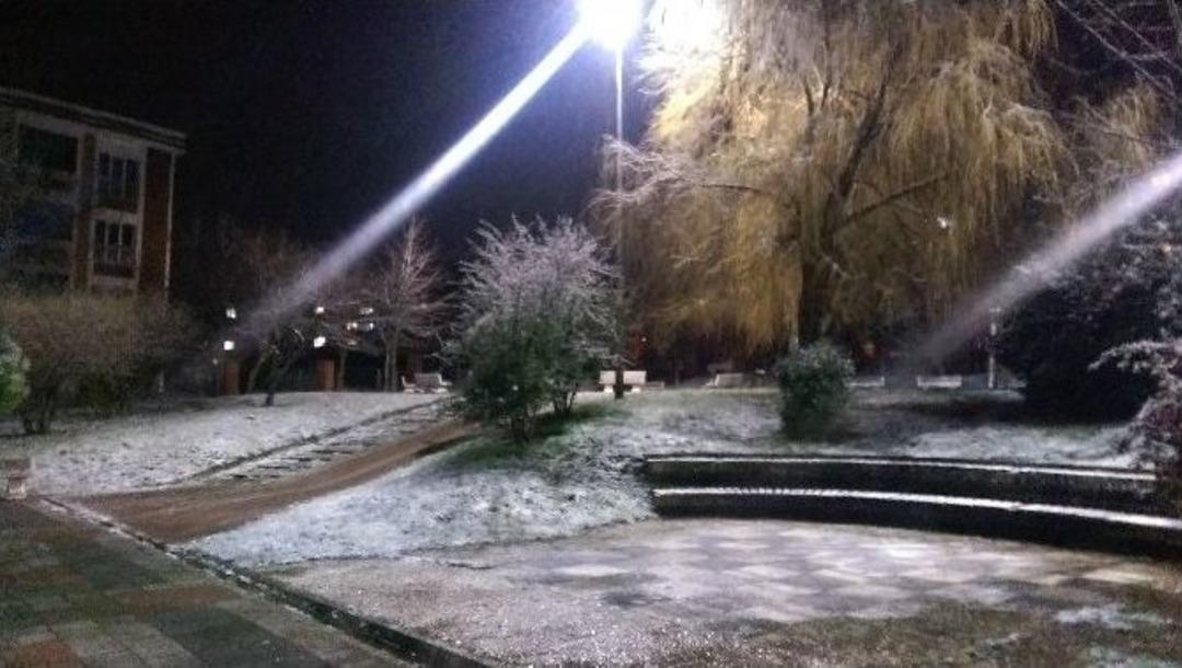 Kar Yağışı İl&ccedil;eyi Beyaza B&uuml;r&uuml;d&uuml;