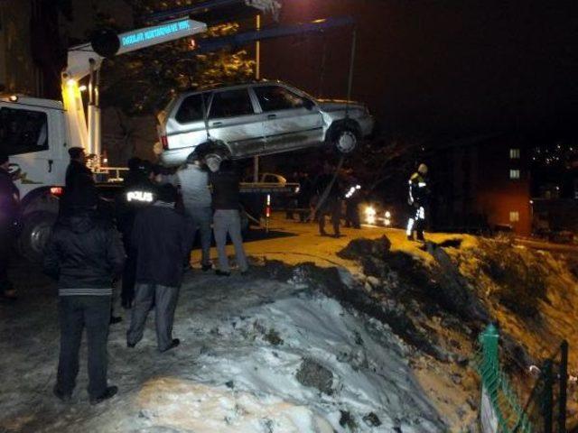 Otomobil İstinat Duvarında Asılı Kaldı 2