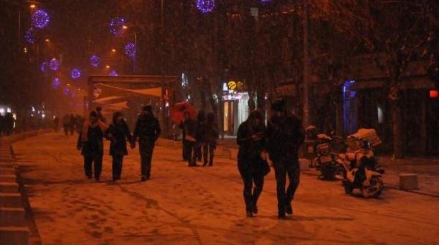 Uşak'ta Eğitime Kar Tatili