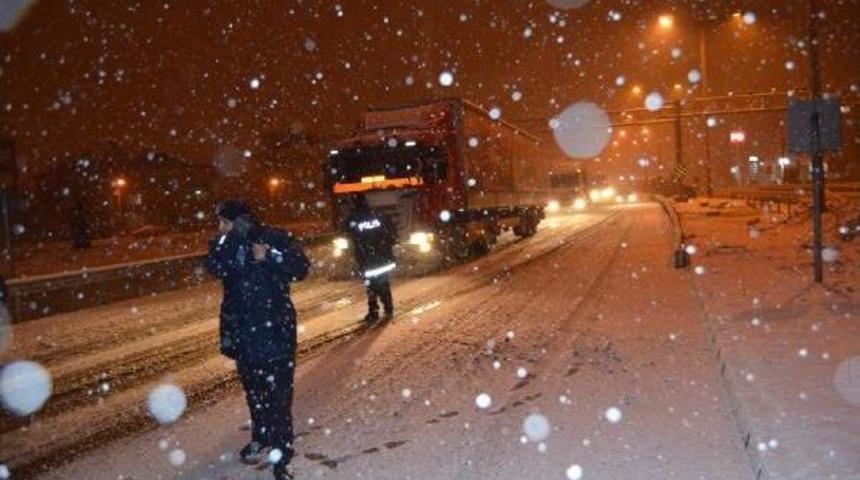 İzmir-Ankara Karayolu Ulaşıma Kapandı