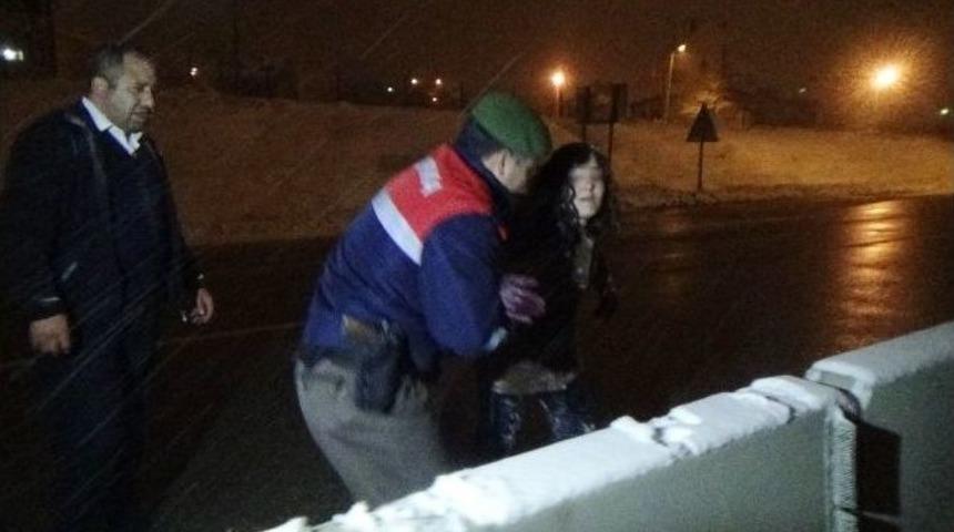 Bolu Dağı&rsquo;nda Otob&uuml;sten Ka&ccedil;an Gen&ccedil; Kız D-100&rsquo;&uuml; Birbirine Kattı