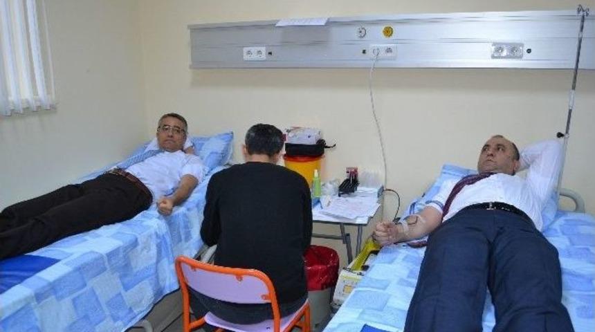 Cezaevi Personeli Kan Bağışı Yaptı