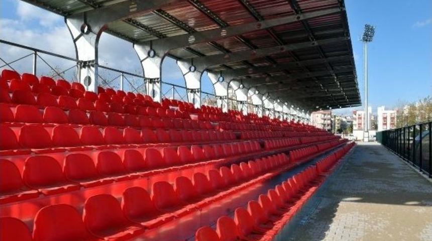 Kepez&rsquo;e Modern Futbol Sahası