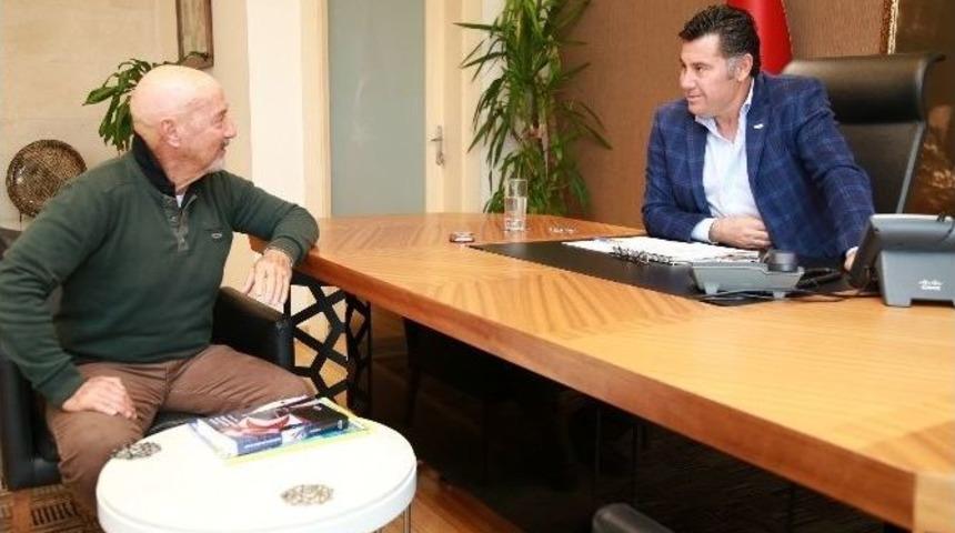 Tanıl Tuncel, Başkan Kocadon&rsquo;a Kitabını Hediye Etti