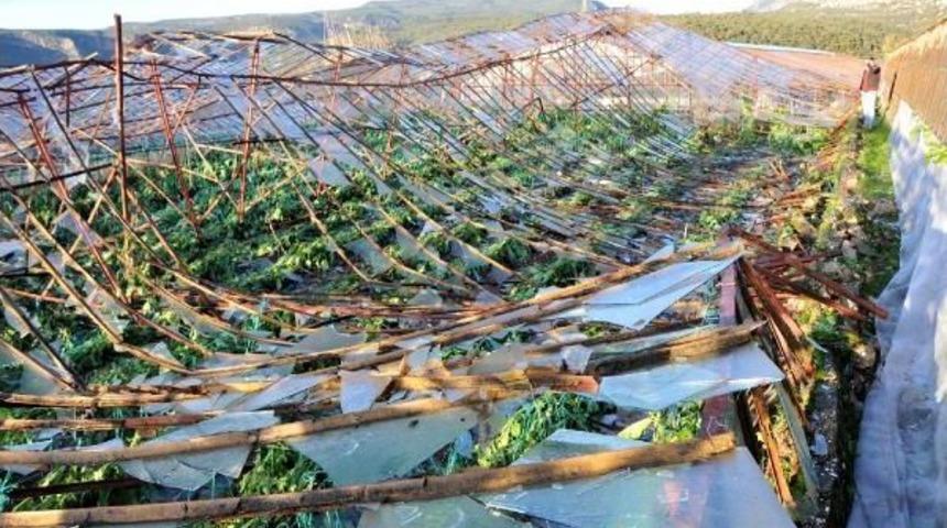 Antalya'da Hortum Seraları Vurdu
