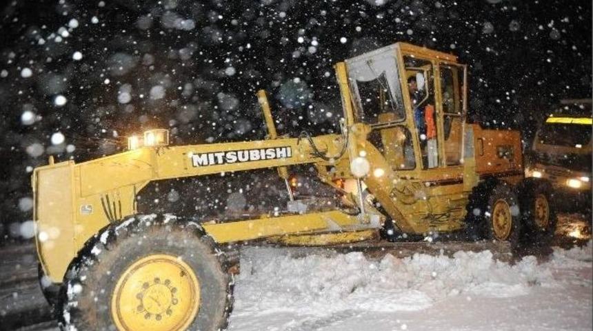 Aydın&rsquo;da Kar K&ouml;ylerle Ulaşımı Kopardı
