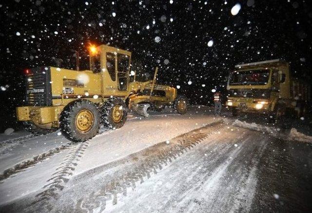 Aydın’da Kar Köylerle Ulaşımı Kopardı