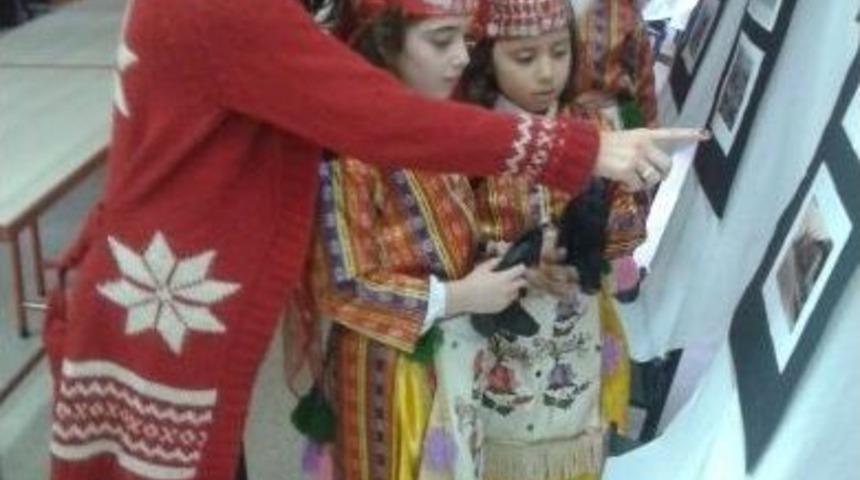 Kurtuluş G&uuml;n&uuml;&rsquo;nde Kendi Yazdıkları Şiirleri Okudular