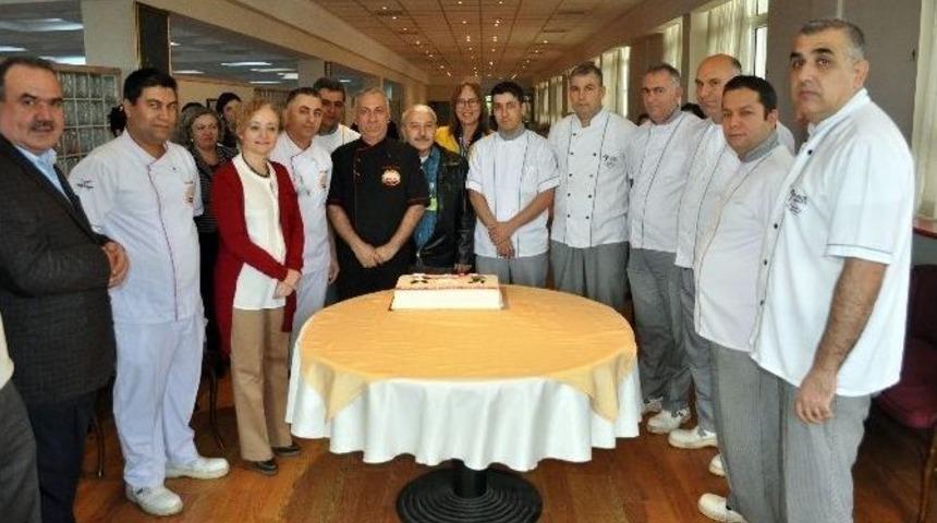 Başhekim Taşova&rsquo;dan Yemekhane Personeline Teşekk&uuml;r Plaketi