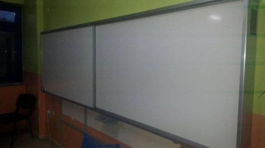 Hasankadı Anadolu Lisesi&rsquo;ne 9 Akıllı Tahta