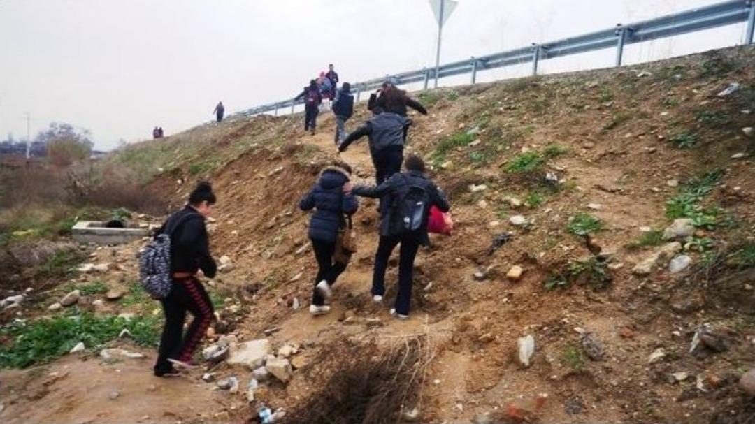 Okul Yolu &Ccedil;ile Dolu