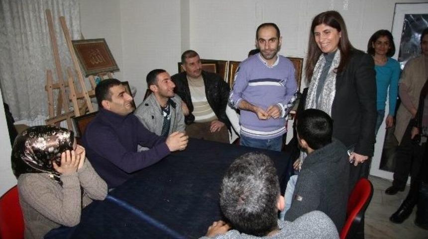 Ak Parti&rsquo;li Beyaz, Yenişehir Aile Destek Merkezi&rsquo;ni Gezdi