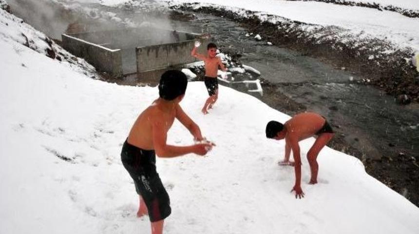 Dondurucu Soğukta Sıcak Su Keyfi