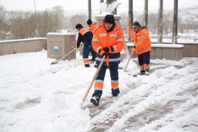 Başkent'te Kar Yağışı, Mogan'da Kartpostallık Görüntü