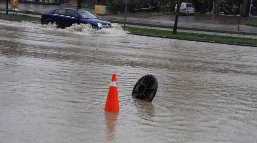 Karayolu Göle Döndü