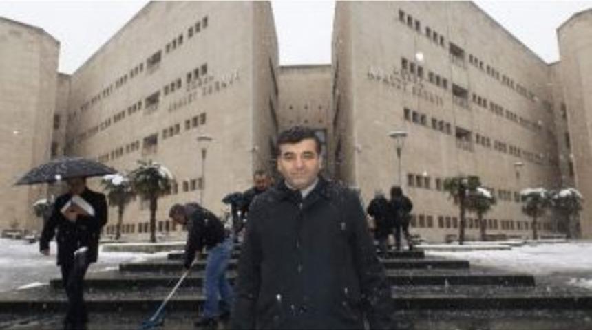 Avm’lerin Hafta Sonu Kapatılmamasını Yargıya Taşıdı