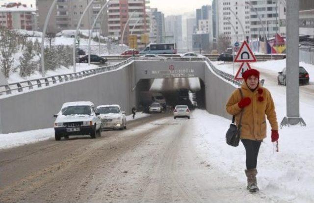 Başkent Kara Teslim Oldu, Vali'ye Sosyal Medyadan Tepki Yağdı