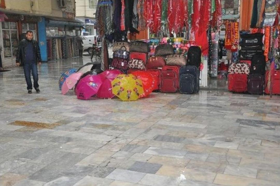 Şiddetli Yağış Hayatı Olumsuz Etkiledi