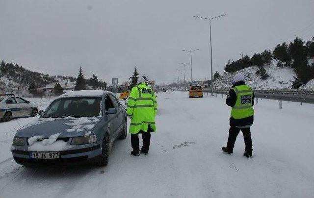 Karadeniz-iç Anadolu Yolu Trafiğe Kapandı