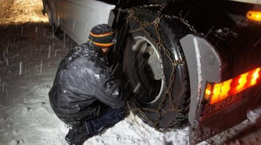 Bing&ouml;l, Tunceli, Elazığ'da Kar Yolları Kapattı