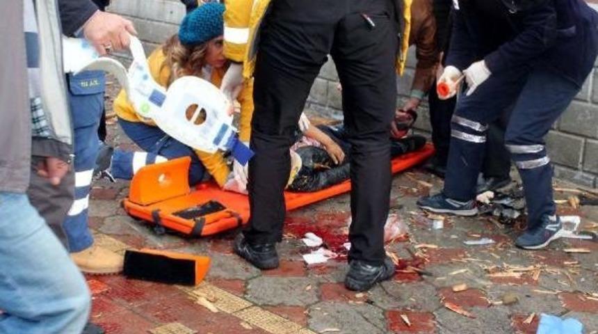 Malatya'da Vergi Dairesinin &Ccedil;atısı U&ccedil;tu: 4 Ağır Yaralı (2)- Yeniden