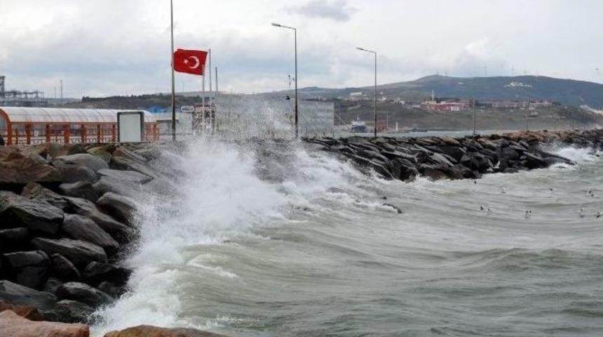 Bandırma&rsquo;da Şiddetli Fırtına