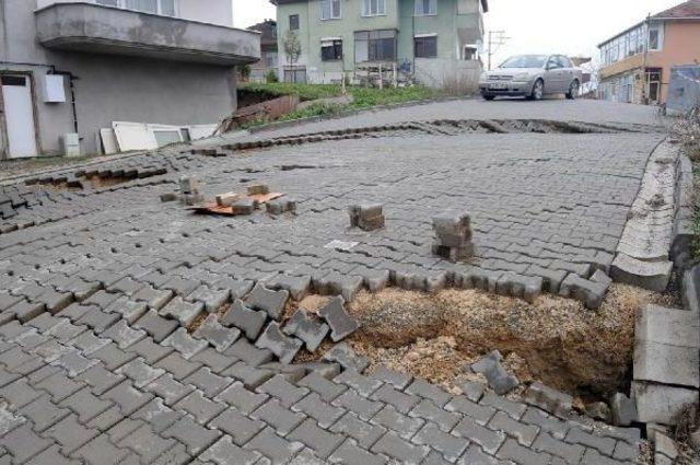 Yalova’Da Yol Çöktü