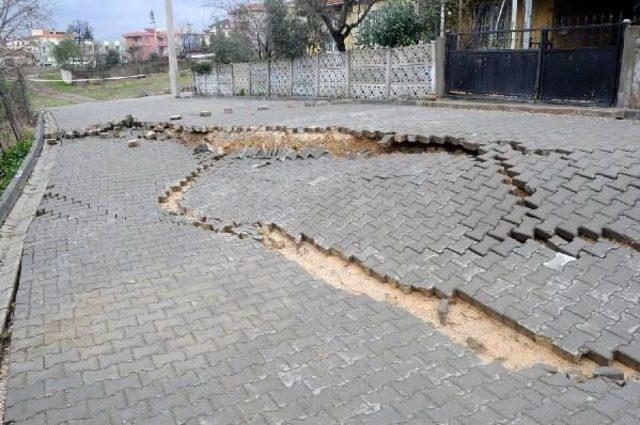 Yalova’Da Yol Çöktü