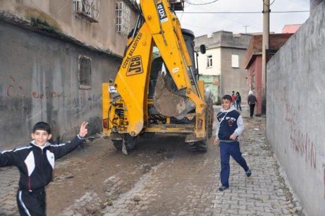 Cizre'de Pkk'lıların Kazdığı Hendekler Kapatılıyor