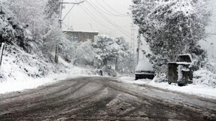 Zonguldak&rsquo;ta Kar Yağışı Vatandaşı Sevindirdi