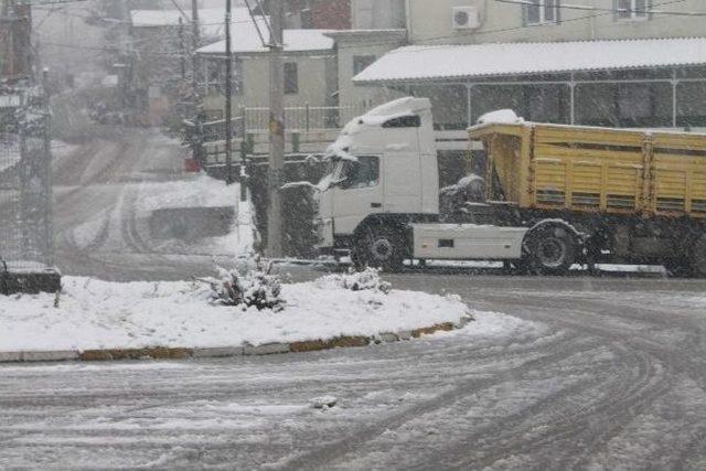 Zonguldak’ta Kar Yağışı Vatandaşı Sevindirdi