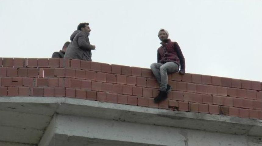 İntihar Etmek İsteyen Genci Polis İkna Edemedi, Devreye Ailesi Girdi