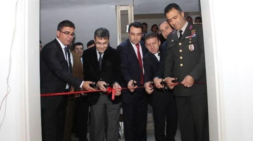 Mahkeme Salonunda &Ccedil;iğ K&ouml;fte Yoğruldu