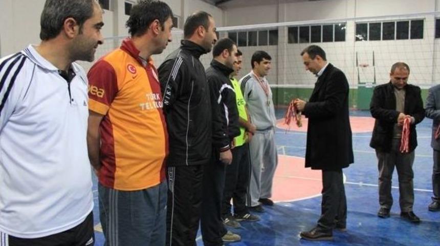 Bah&ccedil;esaray&rsquo;da Voleybol Turnuvası Sona Erdi