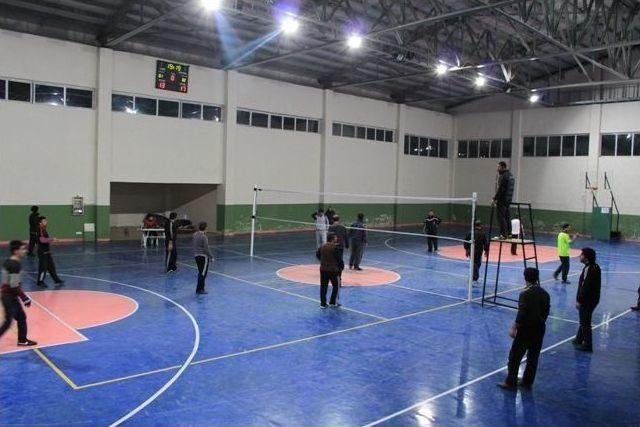 Bah&ccedil;esaray&rsquo;da Voleybol Turnuvası Sona Erdi 1