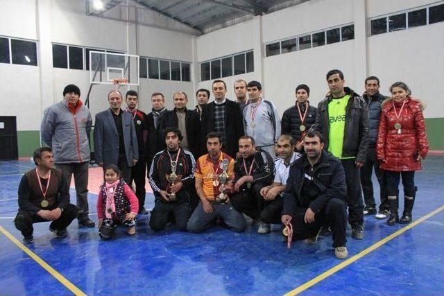 Bah&ccedil;esaray&rsquo;da Voleybol Turnuvası Sona Erdi 3