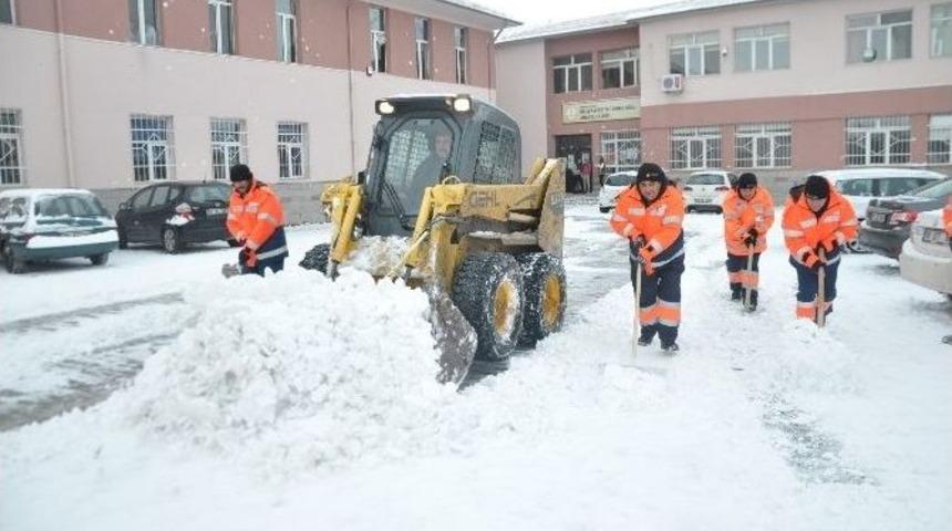 Okullarda Kar Temizliği