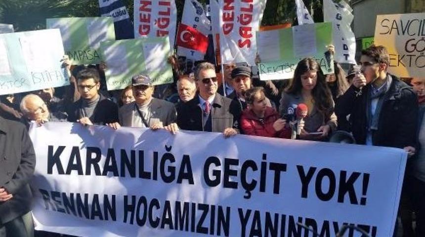 Prof. Dr. Pek&uuml;nl&uuml;'ye Destek Veren &Ouml;ğrenciye Disiplin Soruşturması