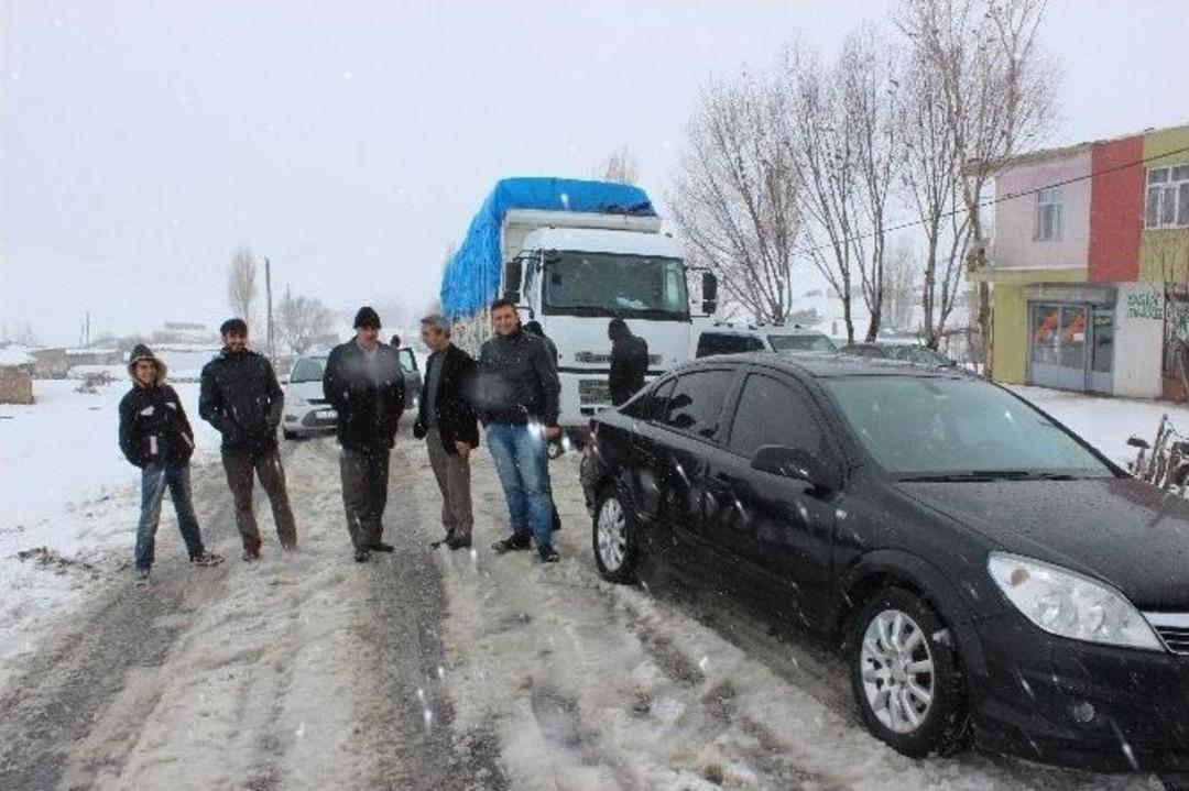 Tipi Yolları Kapattı