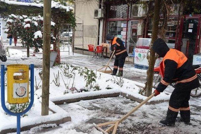 Uşak’ta Kar Ve Soğukla Mücadele Devam Ediyor