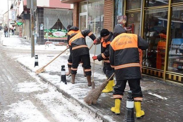 Uşak’ta Kar Ve Soğukla Mücadele Devam Ediyor